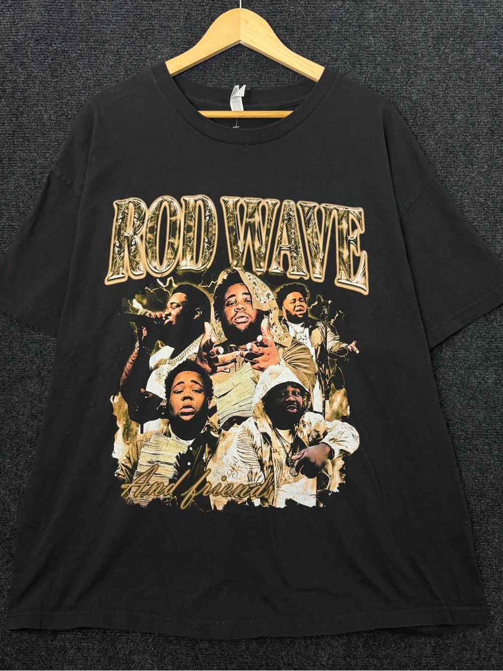 Graphic Short-Sleeve Tee in Black and Gold
